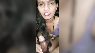 तात्याच्या काळ्या लवड्याची घेतली कविताने टेस्ट