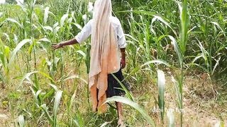 उसाच्या मळ्यात कामावरील भाभीची मारली गांड