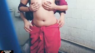 पुणेरी भाभी सोबत बाथरूममध्ये रोमान्स