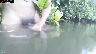 बॉडी बिल्डर तरुणाने नदीच्या पाण्यात मारली मुठ