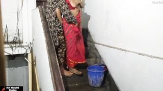 कामवालीला जिन्यावरच घोडी बनवून घपाघप चोदली