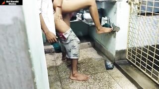 जेवण बनवणाऱ्या बायकोला नवऱ्याने किचनमध्येच झवलं