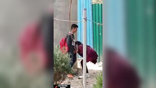 कॉलेज कपलने केला पब्लिक मधेच सेक्स
