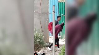कॉलेज कपलने केला पब्लिक मधेच सेक्स
