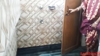 भाभीची अंघोळ करतानाच मारली बाथरूममध्ये गांड