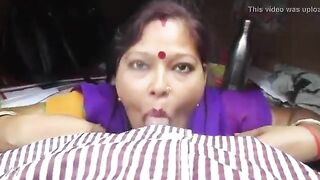 सेक्सी आंटीचा तलाठी अधिकारी सोबत सेक्सी ब्लोजॉब