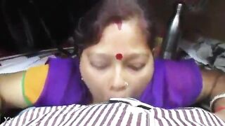 सेक्सी आंटीचा तलाठी अधिकारी सोबत सेक्सी ब्लोजॉब