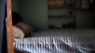 मोलकरणीच्या चूतमधे शेठचा लवडा