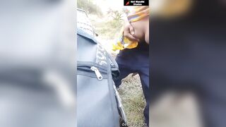 दाट जंगलात बाईकवर प्रेमिकेची चुदाई
