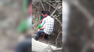 बांधकामाच्या पाठी चाललाय लैला-मजनूचा झवाझवीचा कार्यक्रम