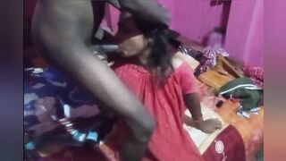 बायकोला झोपेतूनच उठवून तोंडात दिला नवऱ्याने लवडा