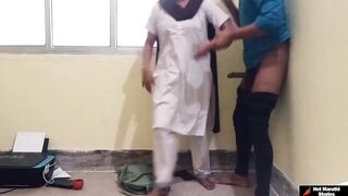 कॉलेज सुटल्यानंतर युवतीचा प्रेमी तरुणासोबत सेक्स