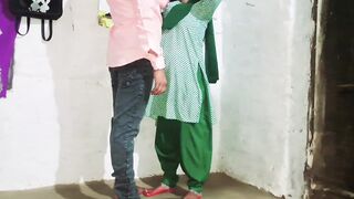 मामाने झवलं तिच्या कॉलेजवरून आलेल्या भाचीला