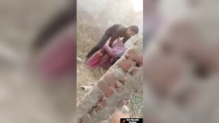 गडाच्या पाठी फिरायला आलेल्या कपलचा सेक्स