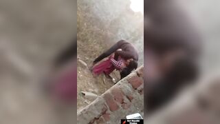 गडाच्या पाठी फिरायला आलेल्या कपलचा सेक्स