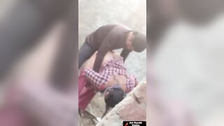गडाच्या पाठी फिरायला आलेल्या कपलचा सेक्स