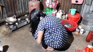 जेवण बनवतानाच सुरू झाली मराठी जोडप्याची रासलीला