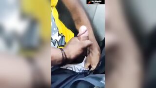 बस मध्ये बाजूवाल्याने हलवला माझा लंड