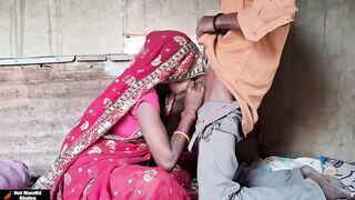 घरात बाईला एकटी पाहून लाईट बिल वाल्याने फायदा घेतला