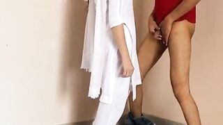 छपरी पोराने झवले गोऱ्या नाजूक मुलीला खोपच्यात घेऊन
