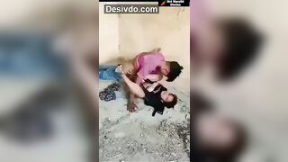 कॉलेजच्या खोपच्यात चाललीय मित्राची गर्लफ्रेंड सोबत चोदाचोदी