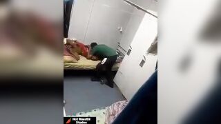 कामवालीला बेडवर घेऊन गुजराती पोराने झवली