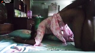 बहिण मोबाईल बघत असताना पाठून गांडीत घुसवला लंड