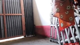 गावठी कोंबडीला मळ्यातल्या घरात नेऊन केली चुदाई