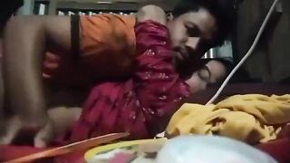 मुंबईला आलेल्या जोडप्याचा झोपडीतला संभोग