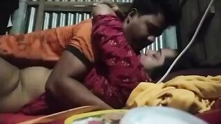 मुंबईला आलेल्या जोडप्याचा झोपडीतला संभोग