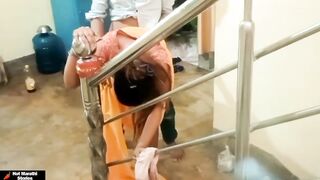 कोल्हापूरची बया लागली डिलीवरी बॉय सोबत चिपकायला