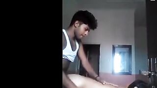 मालकाच्या हॉट मुलीची तरुण नोकरा सोबत चुदाई