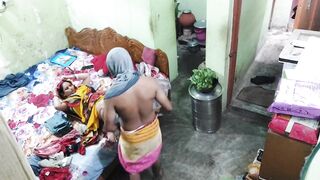 गुपचूप गुपचूप देवर लावत होता वहिनीला शॉट