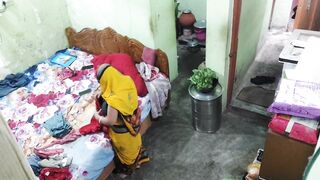 गुपचूप गुपचूप देवर लावत होता वहिनीला शॉट