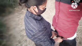 आयटम सोबत जंगलातल्या वाटेवर करतोय रासलीला
