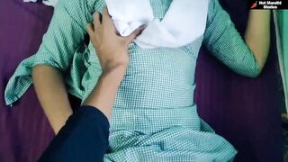 अठरा वर्षांच्या कॉलेजच्या पोरीला शिक्षकाने घरी आणून चोदली