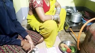 स्वयंपाकघरात मामीच्या तोंडात दिला माझा चोकोबार