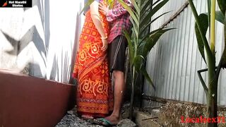 भिंतीच्या मागे नेऊन भाभीची टांग उचलून झवाझवी