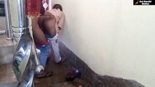 गेट वरच शेजारच्या मुली सोबत सेक्स