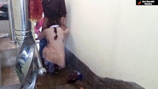 गेट वरच शेजारच्या मुली सोबत सेक्स