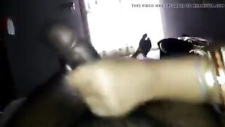 बापाचा मोठा काळा नाग घेतला पोरीने हातात