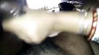 बापाचा मोठा काळा नाग घेतला पोरीने हातात