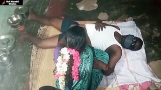 रागावलेल्या काकीला मोगऱ्याचा गजरा देऊन काकाने सोट्यावर बसवली