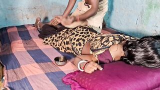 मालिश करणाऱ्या तरुण वैद्याने बाईची मारली गांड