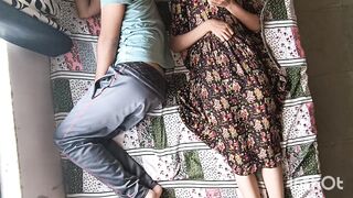 मॉडेल आईने केला आपल्याच मुलासोबत पलंगावर झवाझवी