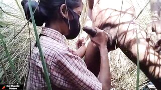 शाळेतील पोरीला टवाळ मित्राने रानात नेऊन चोदली
