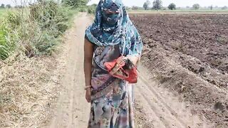 शेतात वहिनीला मुतताना बघून घरी आणून केली ठुकाई