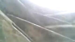 जीर्ण, पडक्या, खुल्या जागी खेडूत मुलीची स्वच्छ, सुंदर पुच्ची झवायचा आला योग