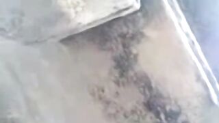 जीर्ण, पडक्या, खुल्या जागी खेडूत मुलीची स्वच्छ, सुंदर पुच्ची झवायचा आला योग