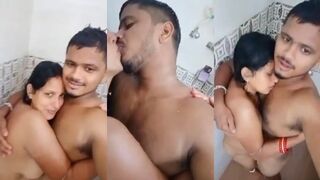 नग्नावस्थेत आंघोळ करतांना माझ्या आईने धरला माझ्या मित्राचा लवडा